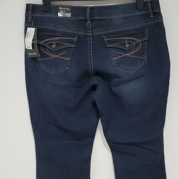 Revolution Claire 34" dark wash classic rise size 18 relaxed boot cut jeans - Picture 4 of 8